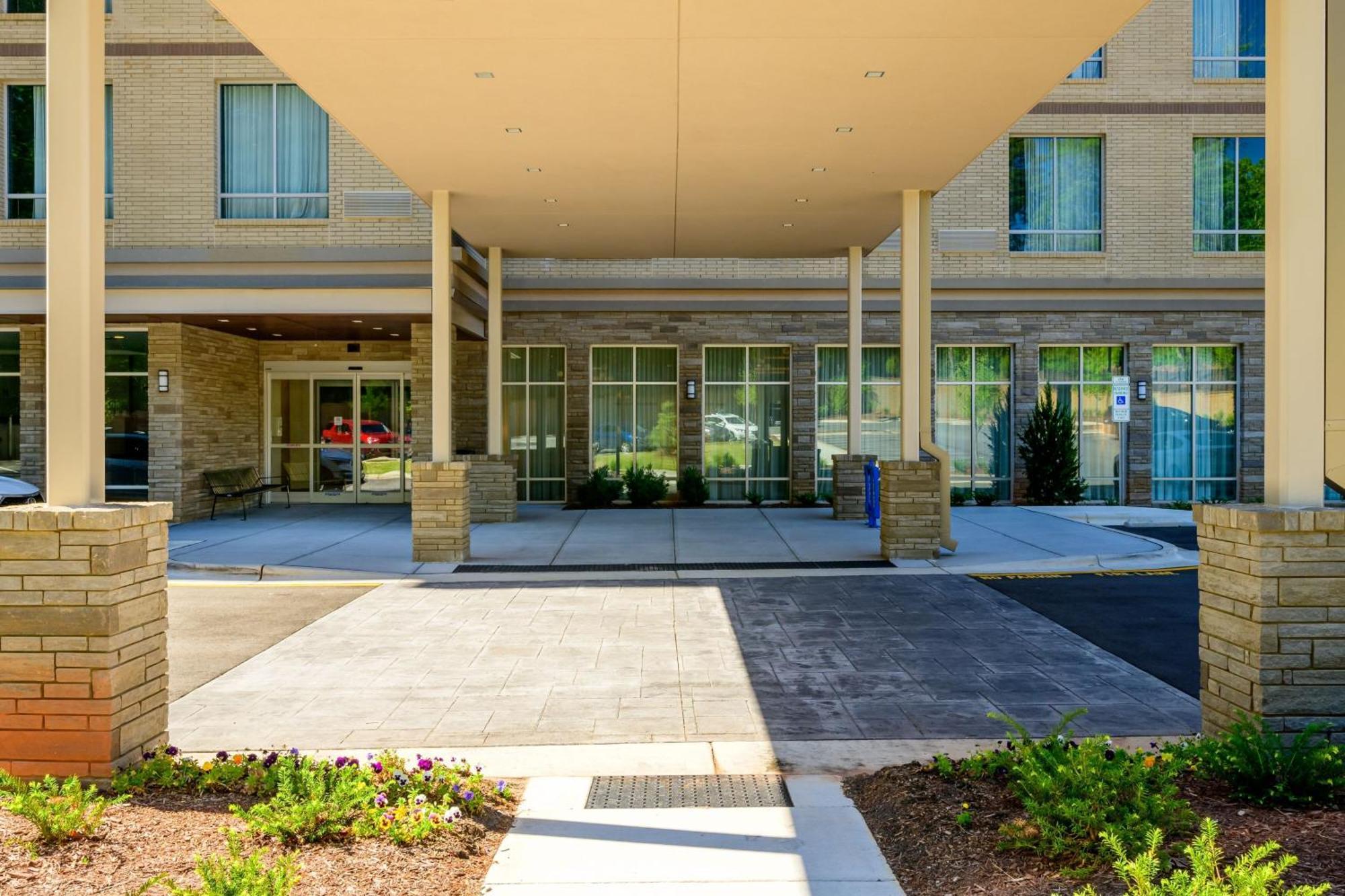 Courtyard By Marriott Raleigh Cary Crossroads Hotel Exterior foto