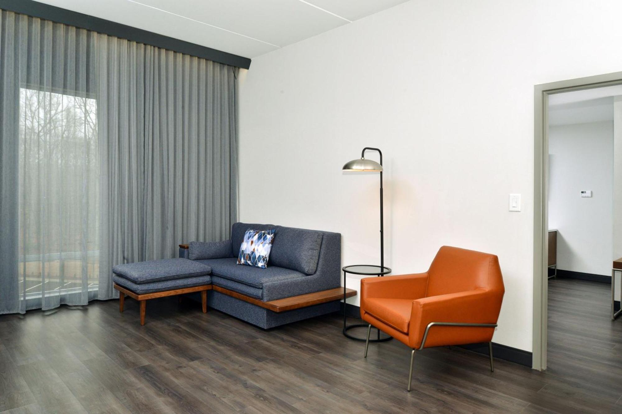 Courtyard By Marriott Raleigh Cary Crossroads Hotel Exterior foto