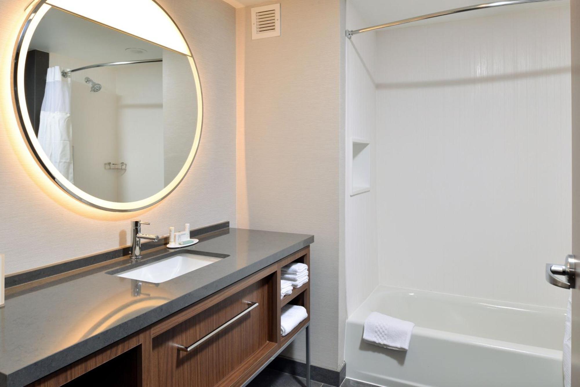 Courtyard By Marriott Raleigh Cary Crossroads Hotel Exterior foto