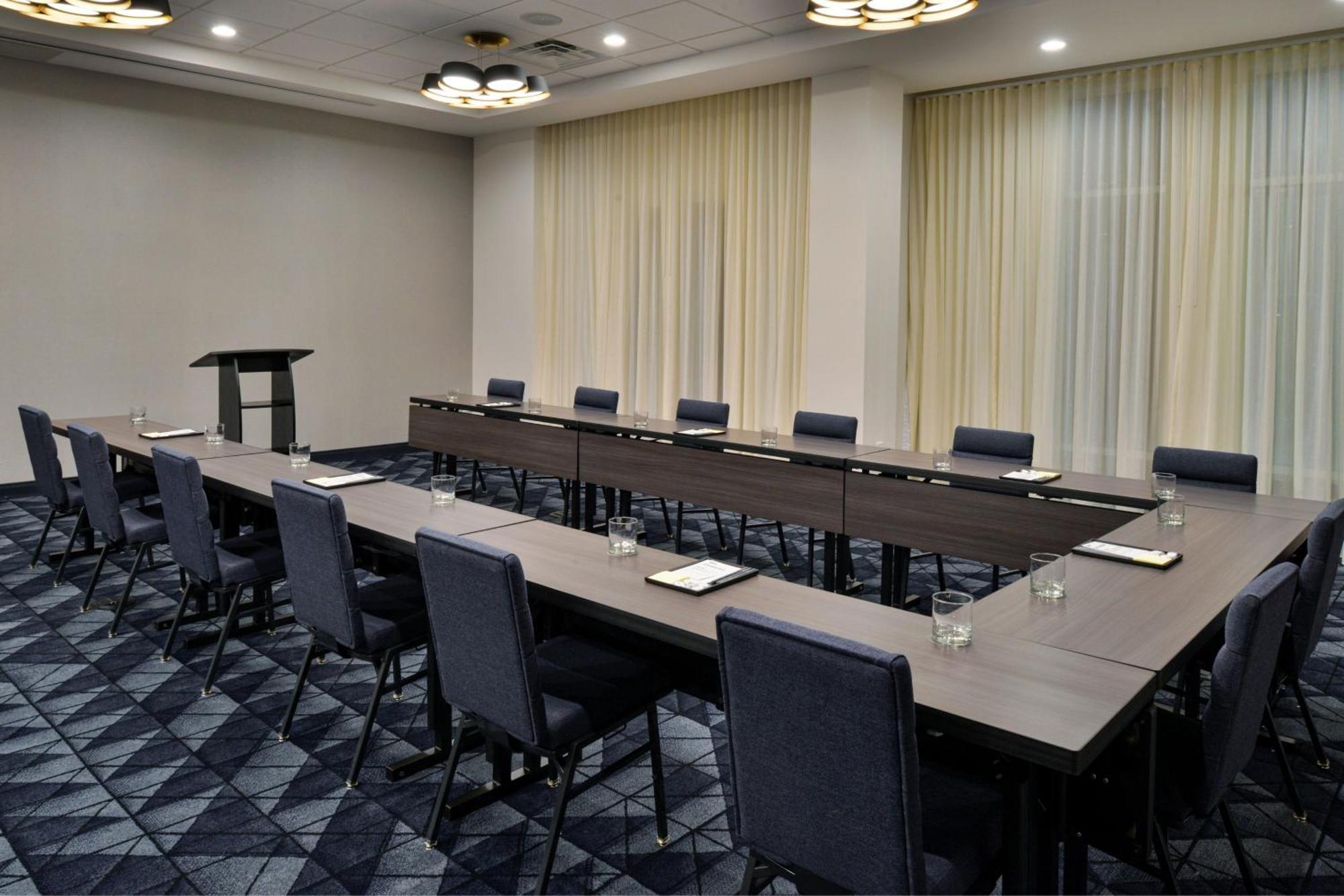Courtyard By Marriott Raleigh Cary Crossroads Hotel Exterior foto