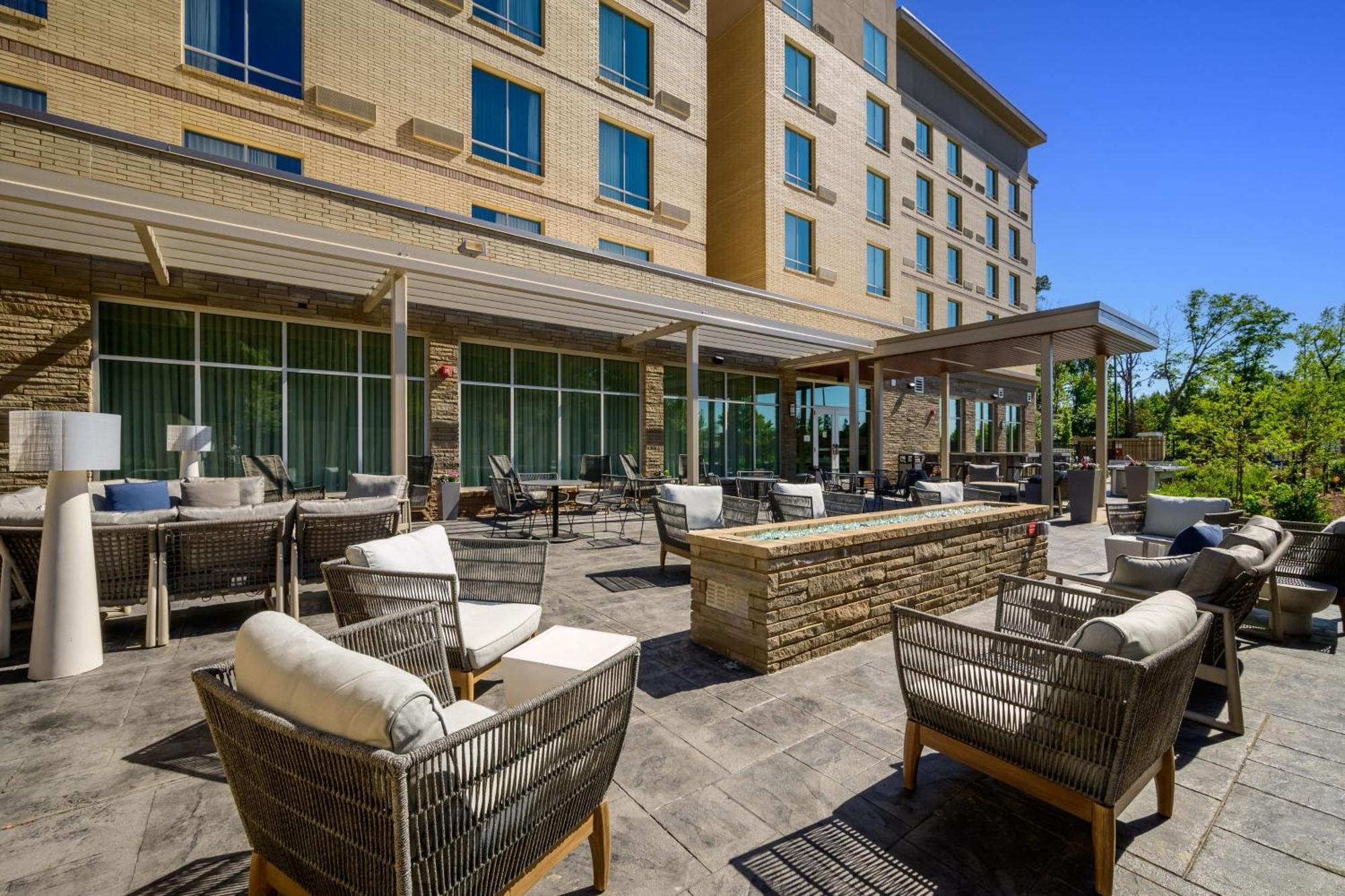 Courtyard By Marriott Raleigh Cary Crossroads Hotel Exterior foto