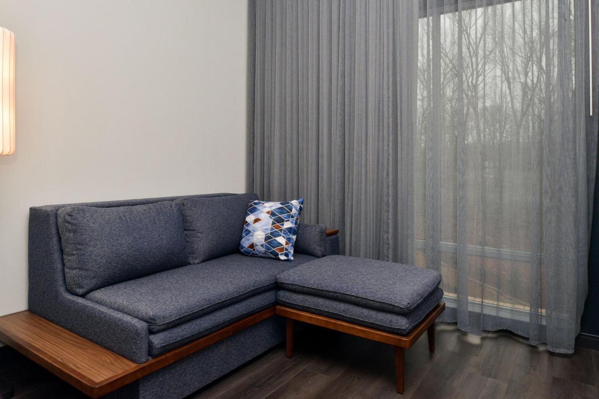 Courtyard By Marriott Raleigh Cary Crossroads Hotel Exterior foto